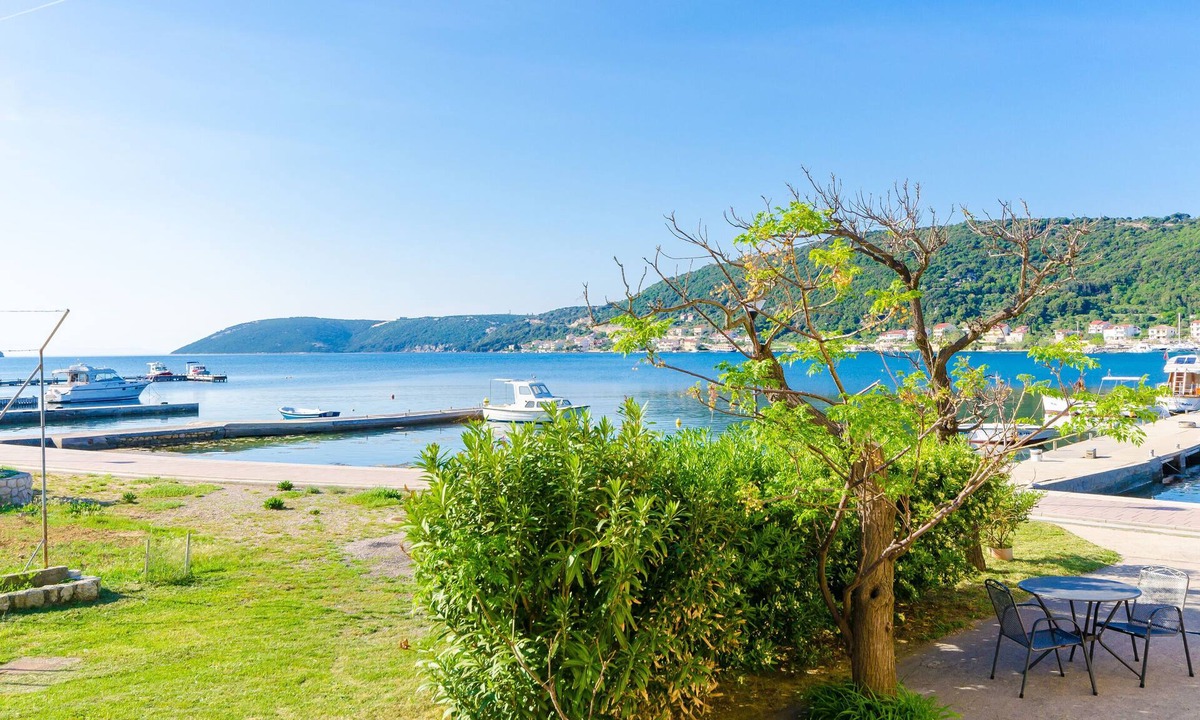 Supetarska Draga Apartment | Apartments Darko by the sea (68091-A2) - Supetarska Draga - island Rab