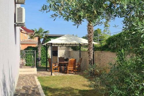 Karigador Apartment | Apartament REMCA w/private yard + PARKING