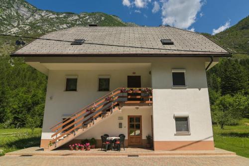 Soca Apartment | Apartma pod Rožem