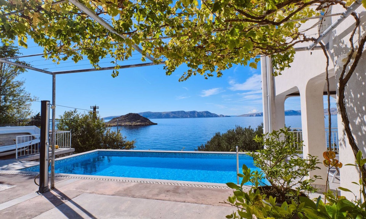 Sveti Juraj Apartment | Apartman Arnia pool&beachfront by Villas Guide