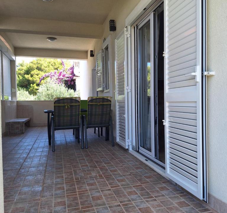 Okrug Donji Apartment | Apartman Irena with terase end private parking