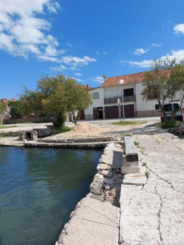 Jadrtovac Apartment | Apartman Luka