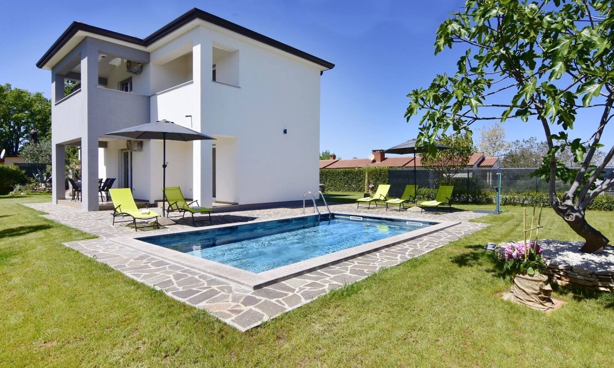 Cepljani Apartment | Apartment 2 in einer neuen Villa mit Pool in ruhiger Lage by Interhome