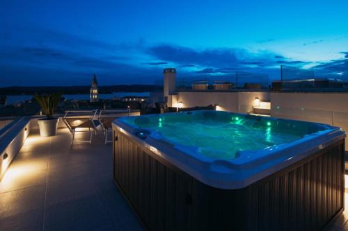 Turanj Apartment | APARTMENT 2 Villa Stella Deluxe with a heated swimming pool, jacuzzi, sauna and BBQ