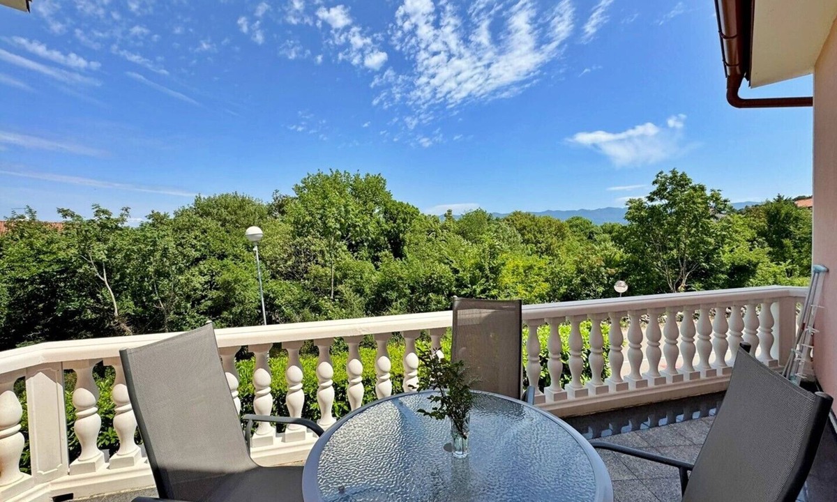 Soline Apartment | Apartment 250 m from sea, balcony, private parking, BBQ