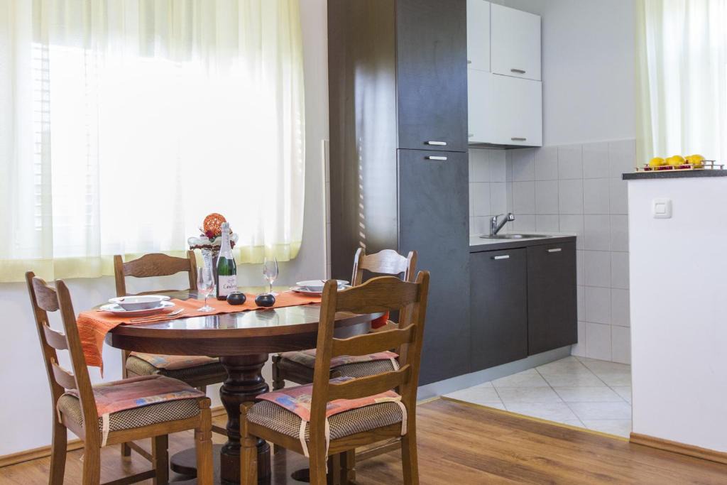 Koromacno Apartment | Apartment Amber