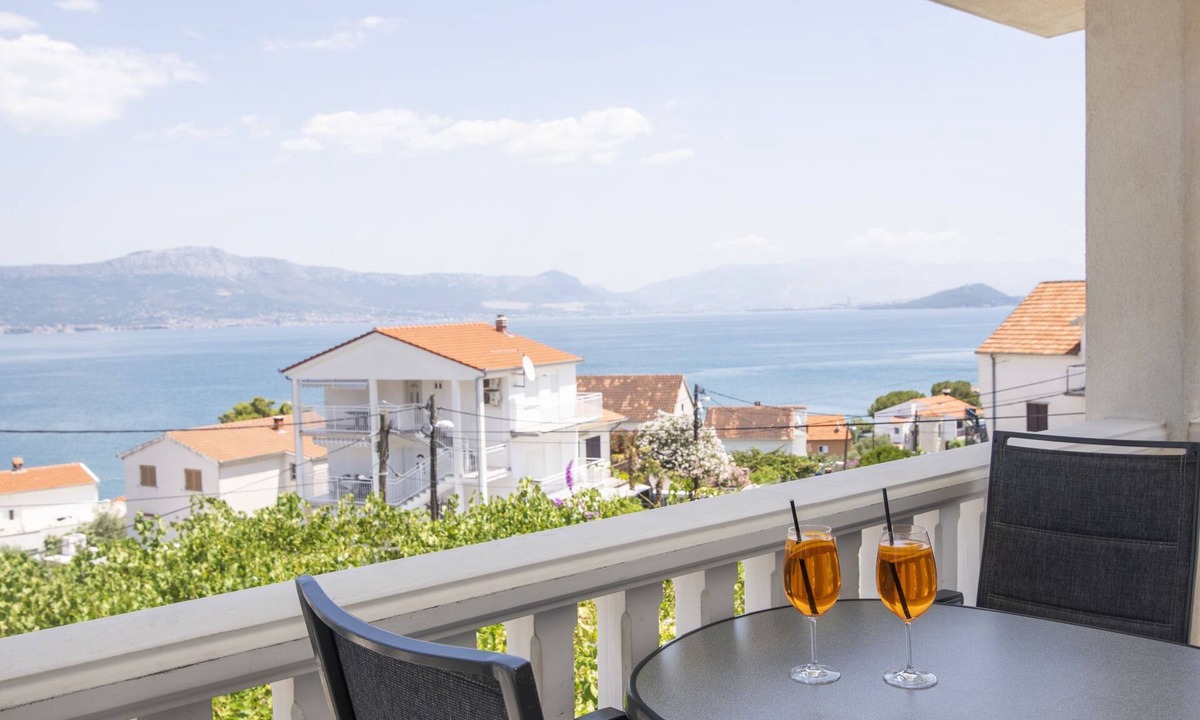 Slatine Apartment | Apartment Anđa by Interhome