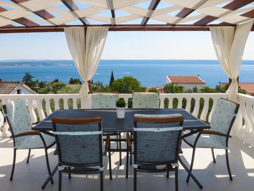 Maslenica Apartment | Apartment Andrijana by Interhome