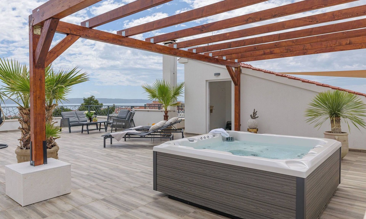 Businci Apartment | Apartment Azure Pine (125721-A1) - Okrug Gornji (Ciovo)
