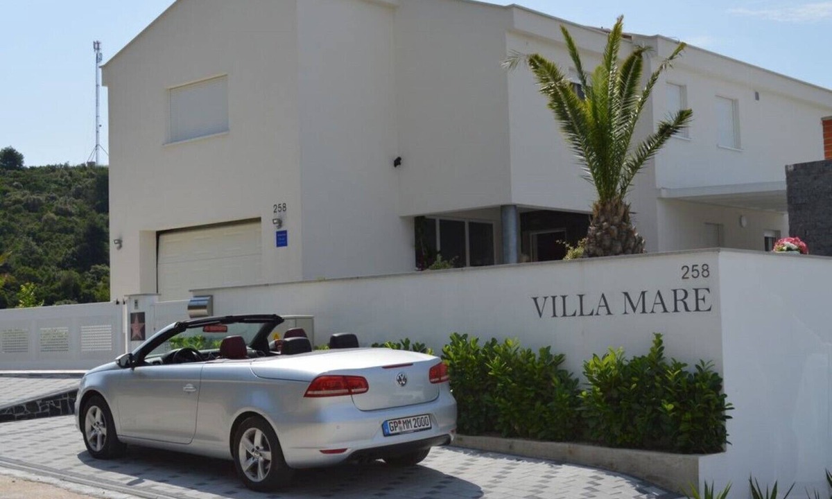 Komarna Apartment | Apartment by the sea with Poll