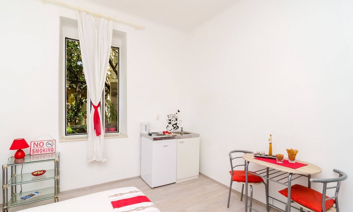 Gruz Apartment | Apartment Caceris - Comfort Studio Apartment with Terrace