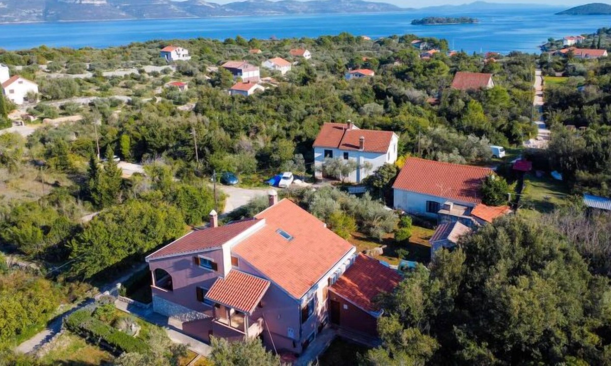 Veli Iz Apartment | Apartment Captain's Villa in Iž/Iž Veli - 7 persons, 3 bedrooms
