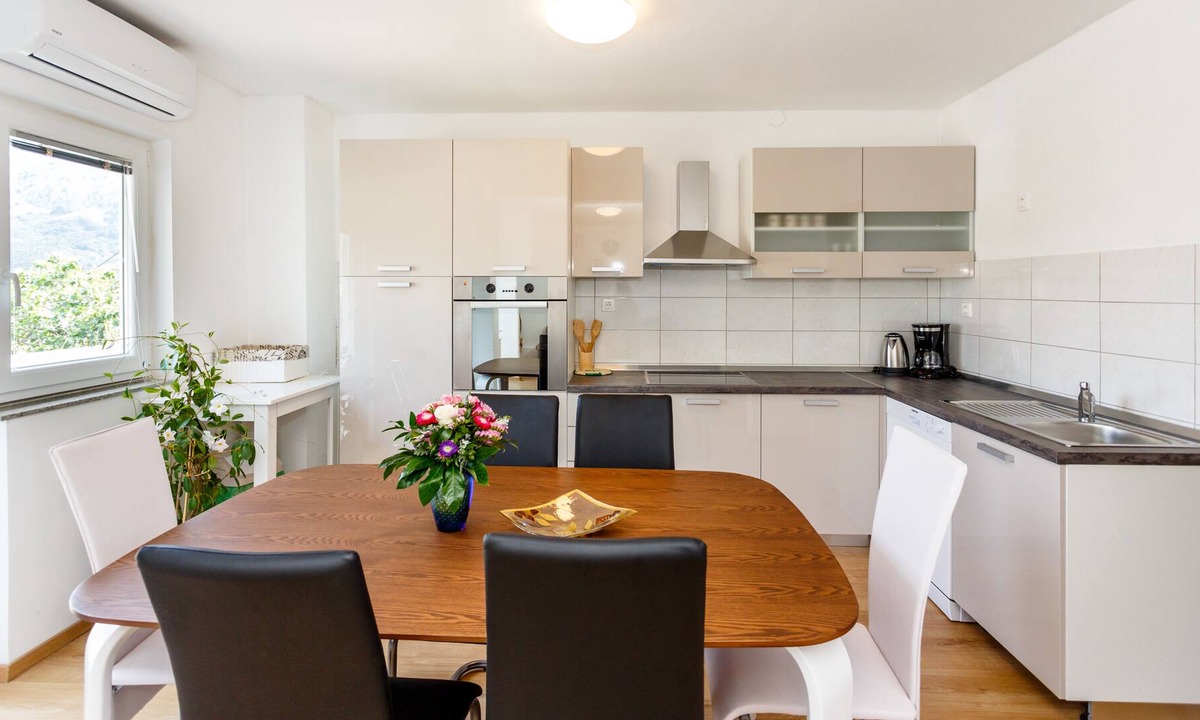 Draga Bascanska Condo | APARTMENT FOR 4 WITH POOL IN A QUIET LOCATION, ISLAND OF KRK, BAŠKA
