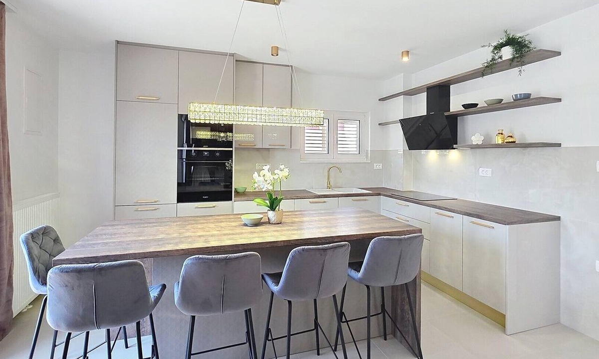 Jurandvor Apartment | Apartment Gabrijela for 4 persons - with Balcony, 450 m from the Beach
