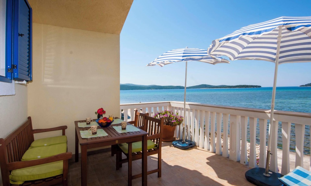 Krapanj Apartment | Apartment Grivicic A1 with Sea View on island Krapanj