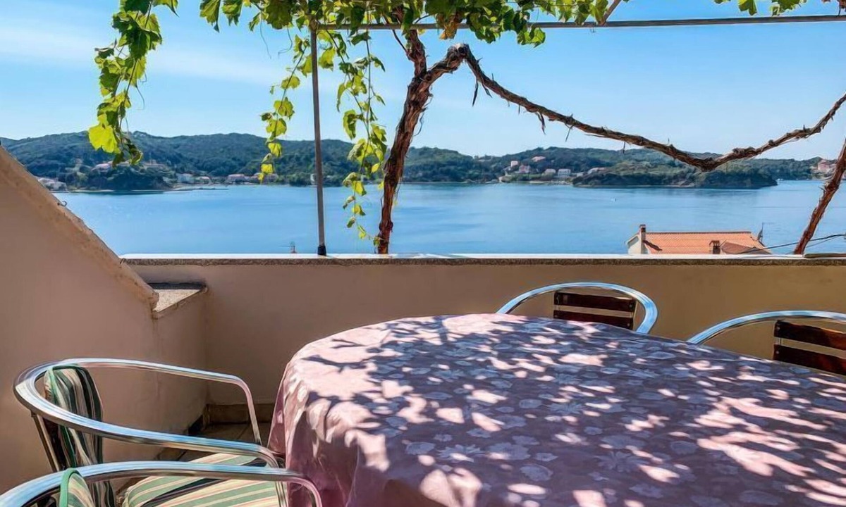 Supetarska Draga Apartment | Apartment Katica by Interhome
