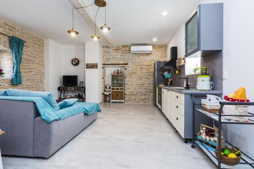 Benkovac Apartment | Apartment in Benkovac with a hot tub