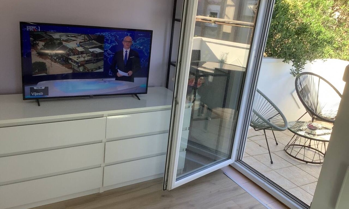 Bibinje Apartment | Apartment in Bibinje with Terrace, Air condition, WIFI, Washing machine (877-2)