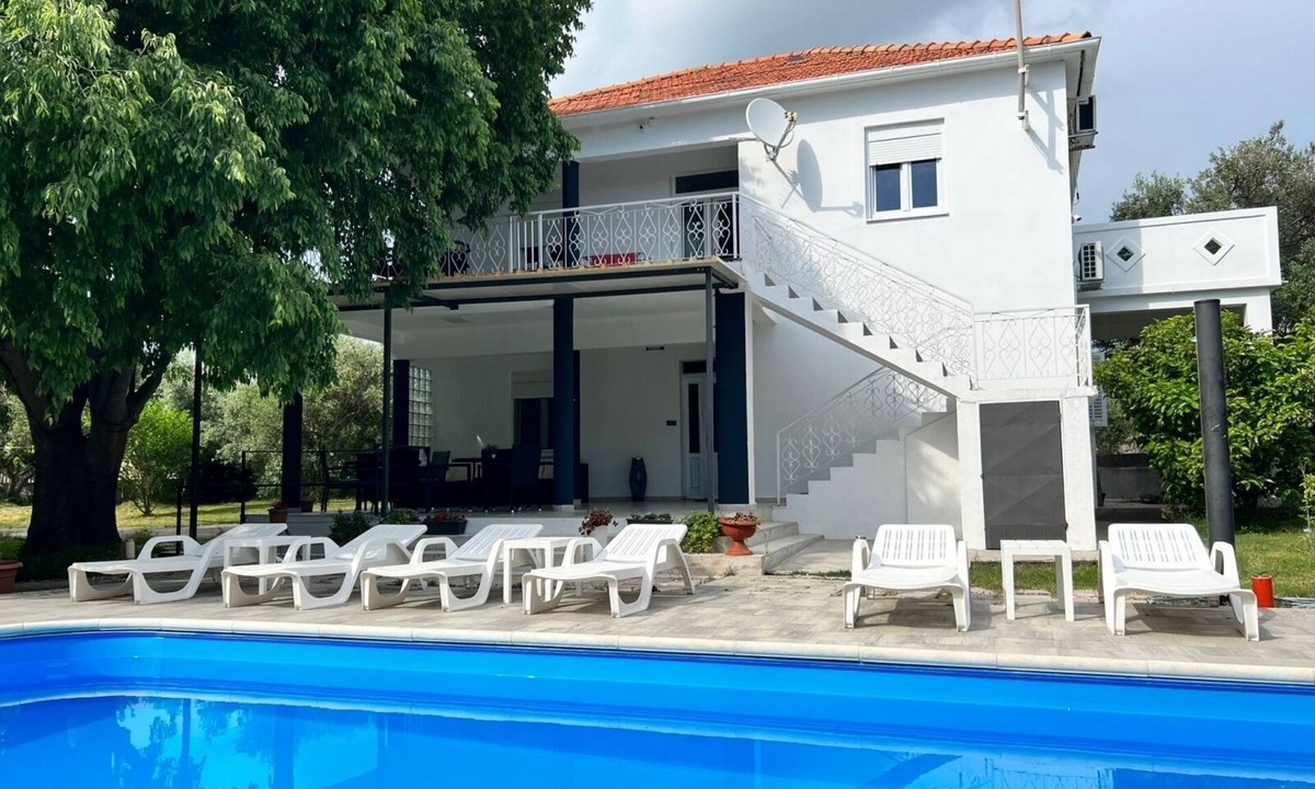 Bibinje Apartment | Apartment in Bibinje with Terrace, Air condition, WIFI, Washing machine (877-3)