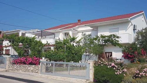 Ljubac Apartment | Apartment in Ljubac with sea view, balcony, air conditioning, WiFi 809-3