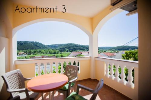 Rab Town Apartment | Apartment in Lopar with balcony, air conditioning, W-LAN, washing machine (186-3)