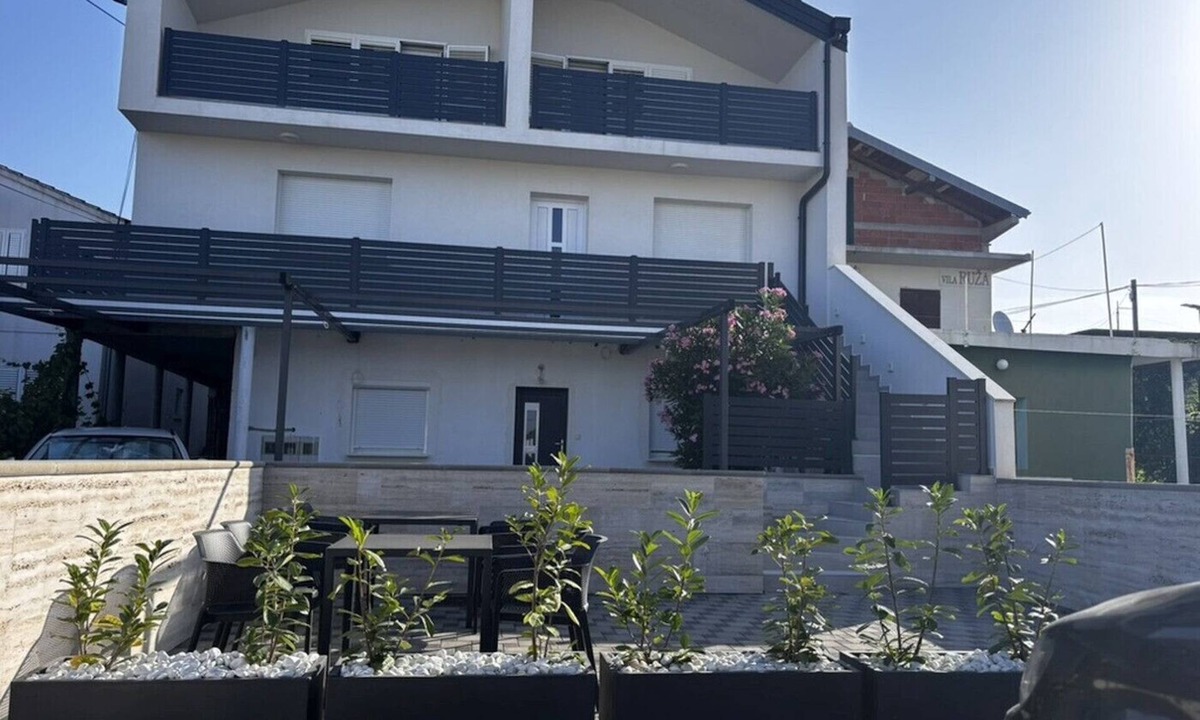 Pirovac Apartment | Apartment in Pirovac with Balcony, Air condition, WIFI (4717-2)