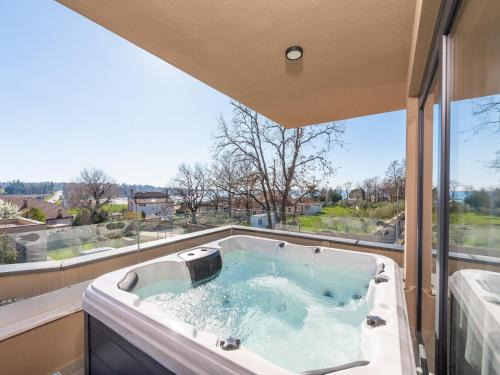 Karigador Villa | Apartment in Pula with Sea View and Bubble Bath