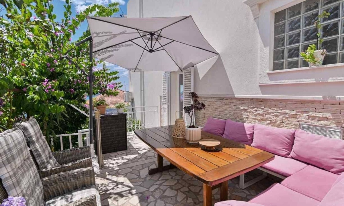 Trogir Apartment | Apartment in Trogir with Seaview, Balcony, Air condition, WIFI (3459-1)