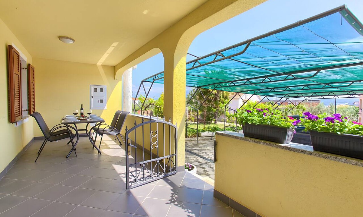 Porat Apartment | Apartment 'Ivan' with Private Terrace, Wi-Fi and Air Conditioning