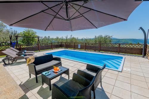 Zminj Apartment | Apartment Jadranka with Private Pool & Valley View in Green Istria