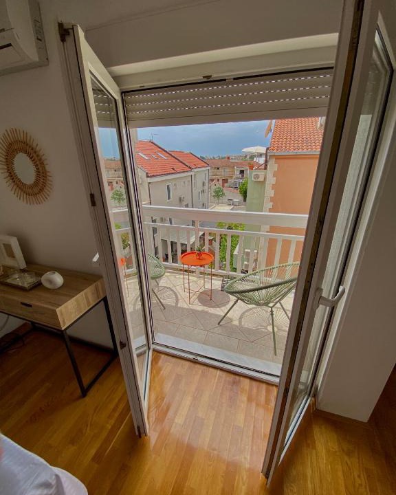 Strozanac Apartment | Apartment Lavanda mit Balkon