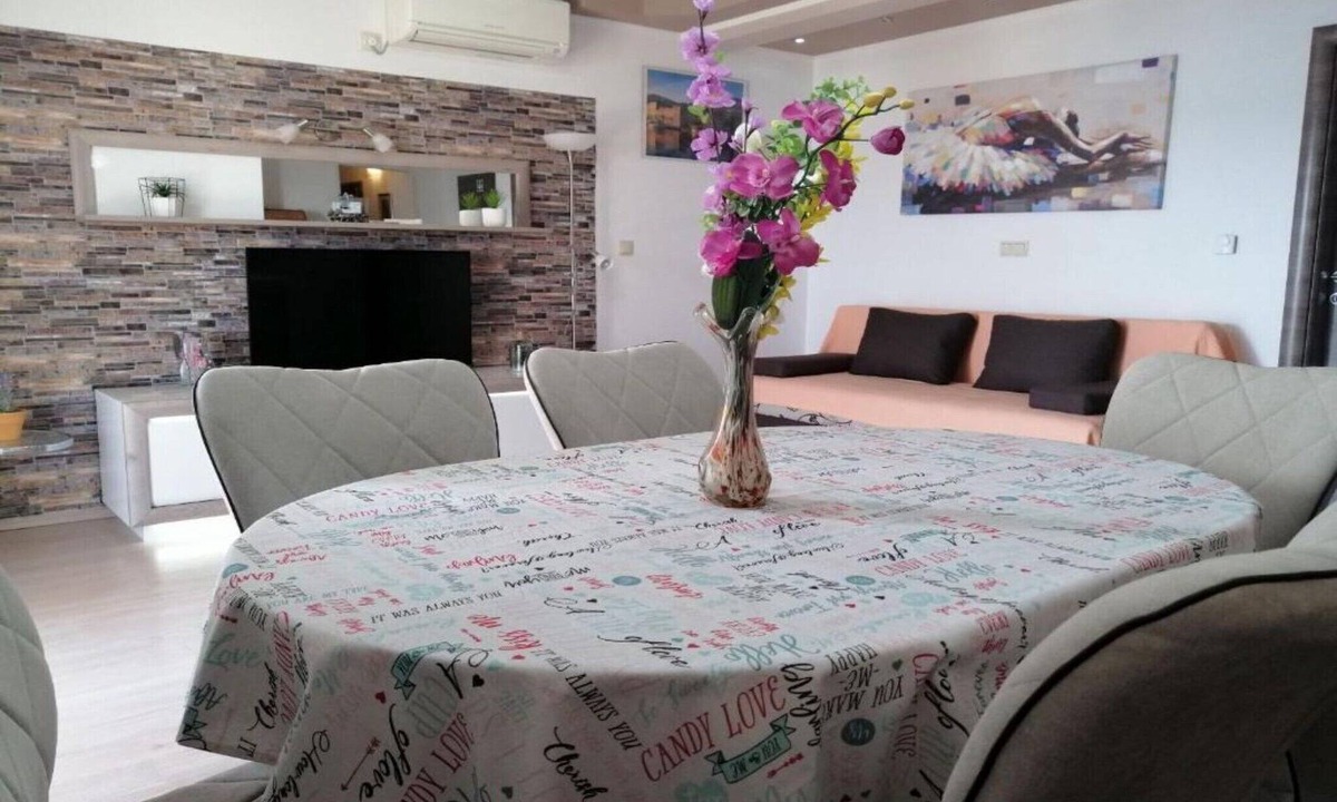 Seget Donji Apartment | Apartment Libe with Sea View Trogir - Two Bedroom Apartment with Balcony