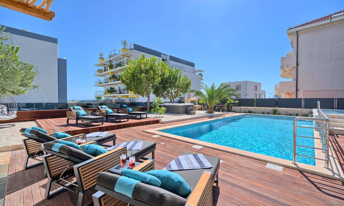 Znjan Apartment | Apartment Liberty Living with Pool II