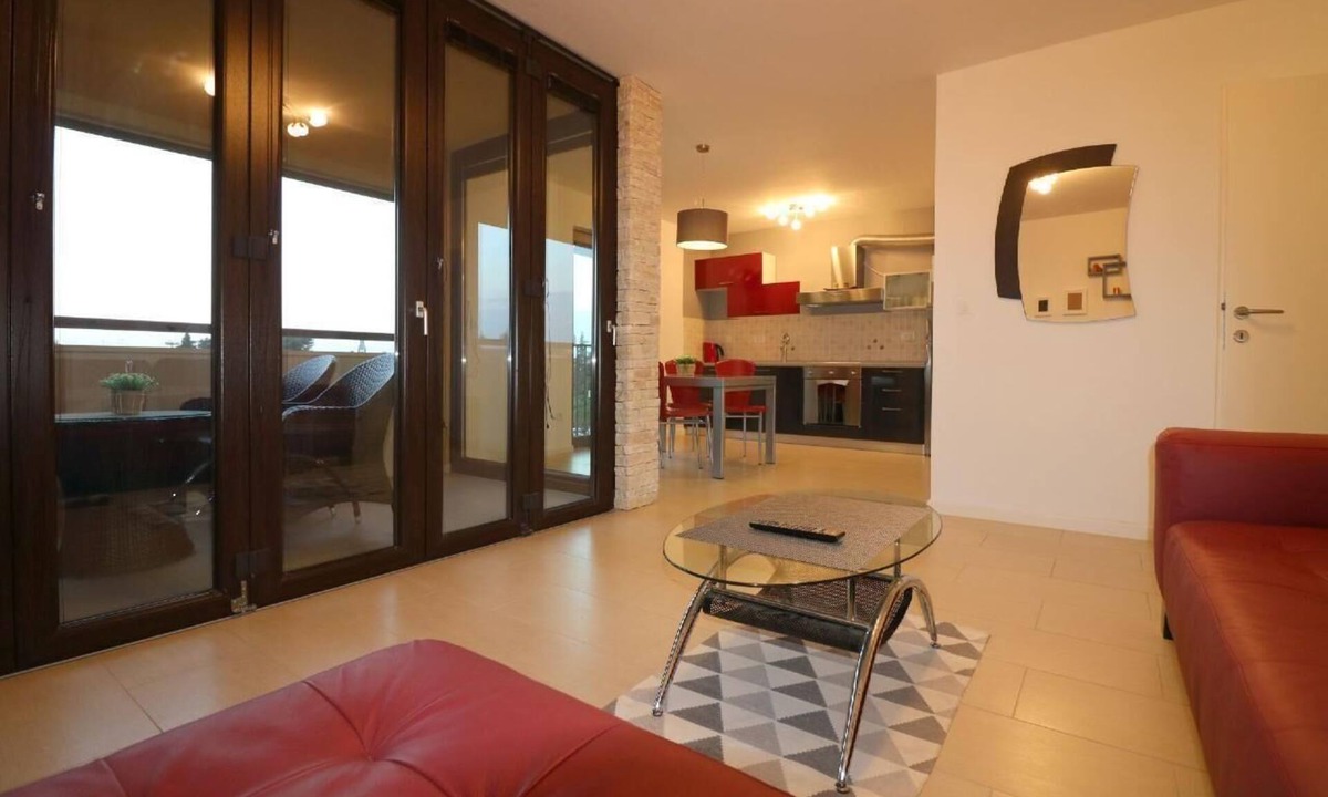 City Center Apartment | Apartment "Lorena Premium" with a view of the water