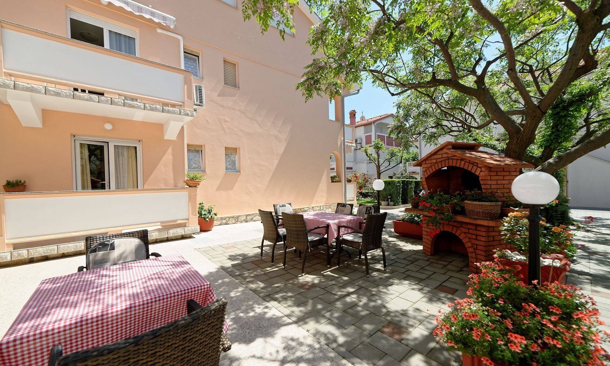 Palit Apartment | Apartment Mar- 150 m from sea A1(4) - Palit, Island Rab, Croatia
