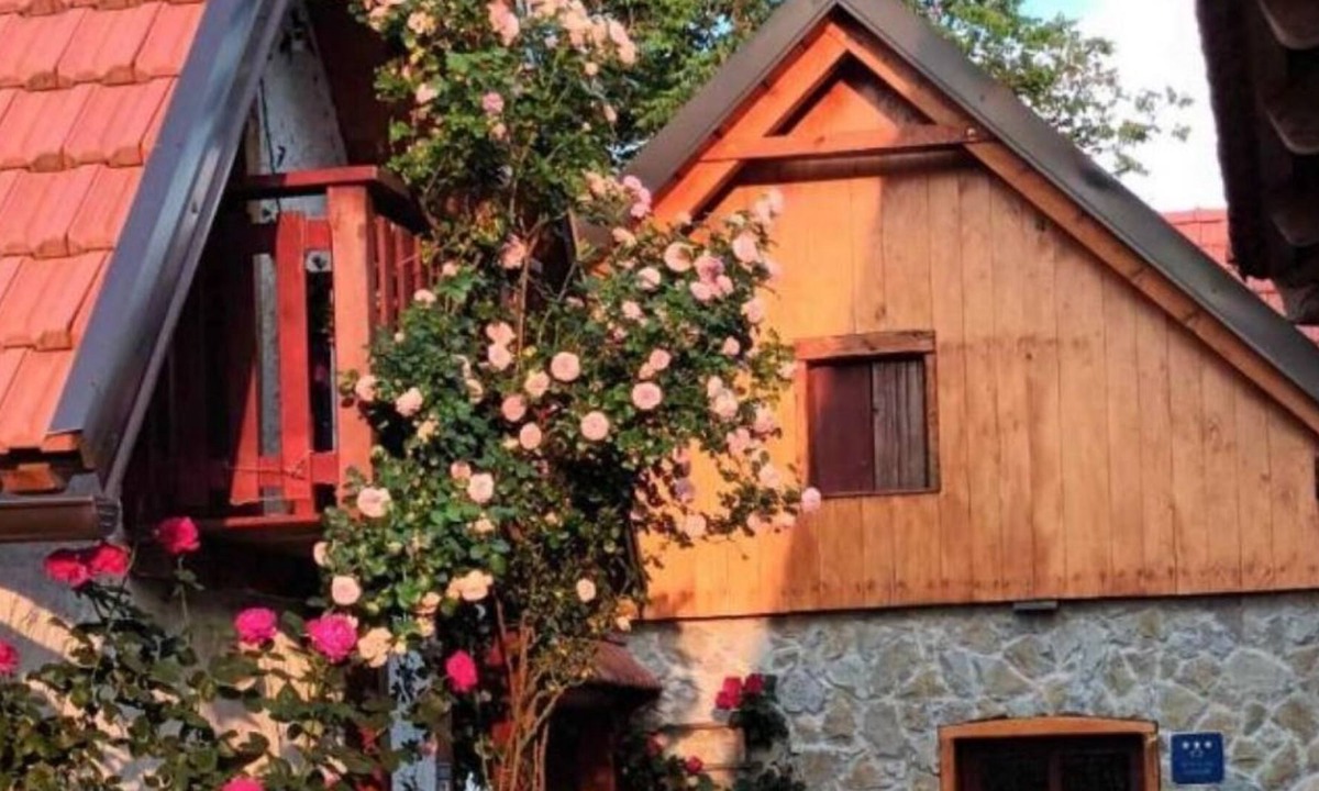 Plaski Apartment | Apartment Mimi - countryside cottage: - Plaski, Continental Croati, Croatia