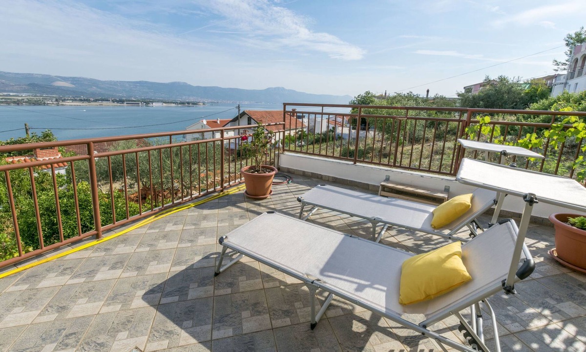 Mastrinka Apartment | Apartment Moric (57351-A1) - Arbanija (Ciovo)