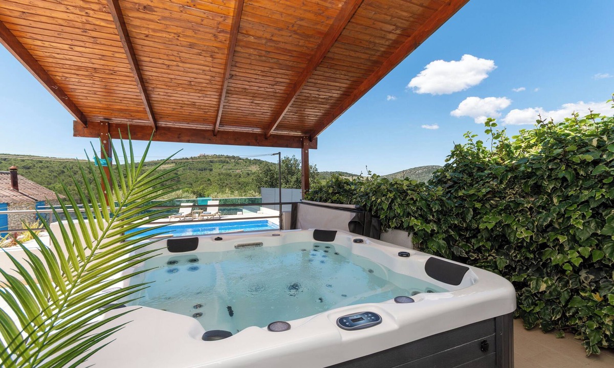Bilice Apartment | Apartment Neda with Jacuzzi (120692-A1) - Bilice