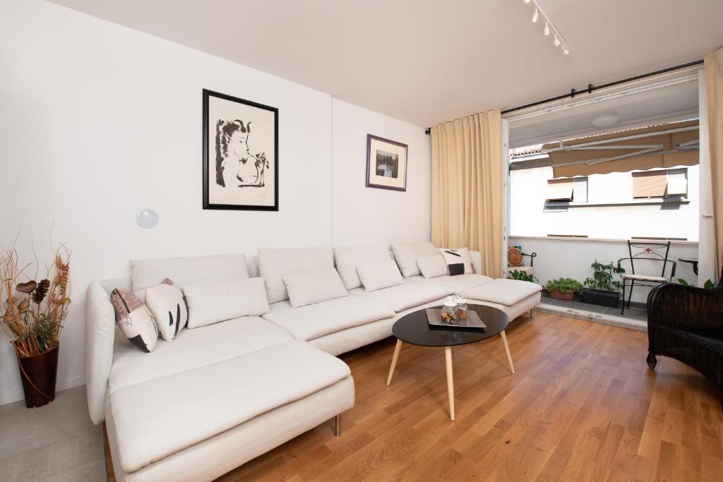 Split Apartment | Apartment Nika