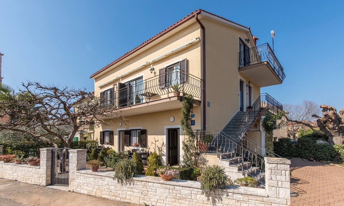 Lovrecica Apartment | Apartment Orzan with Balcony and Sea View III