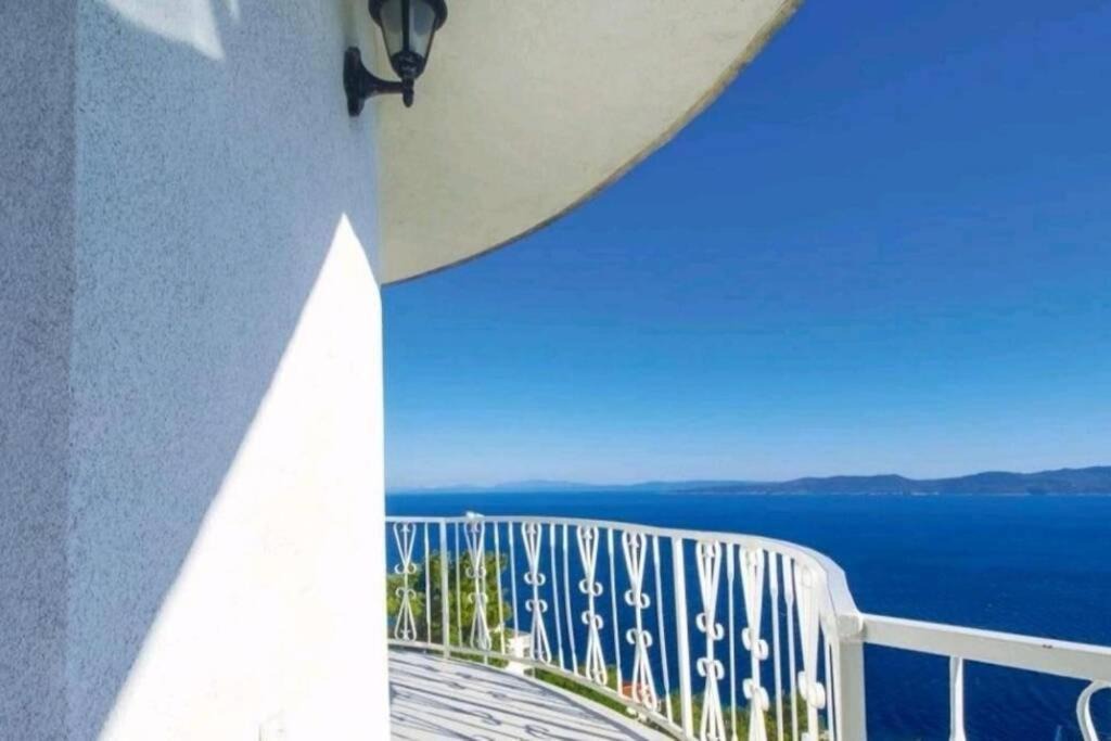 Pisak Apartment | Apartment Rio 2 with sea view, free parking, wifi