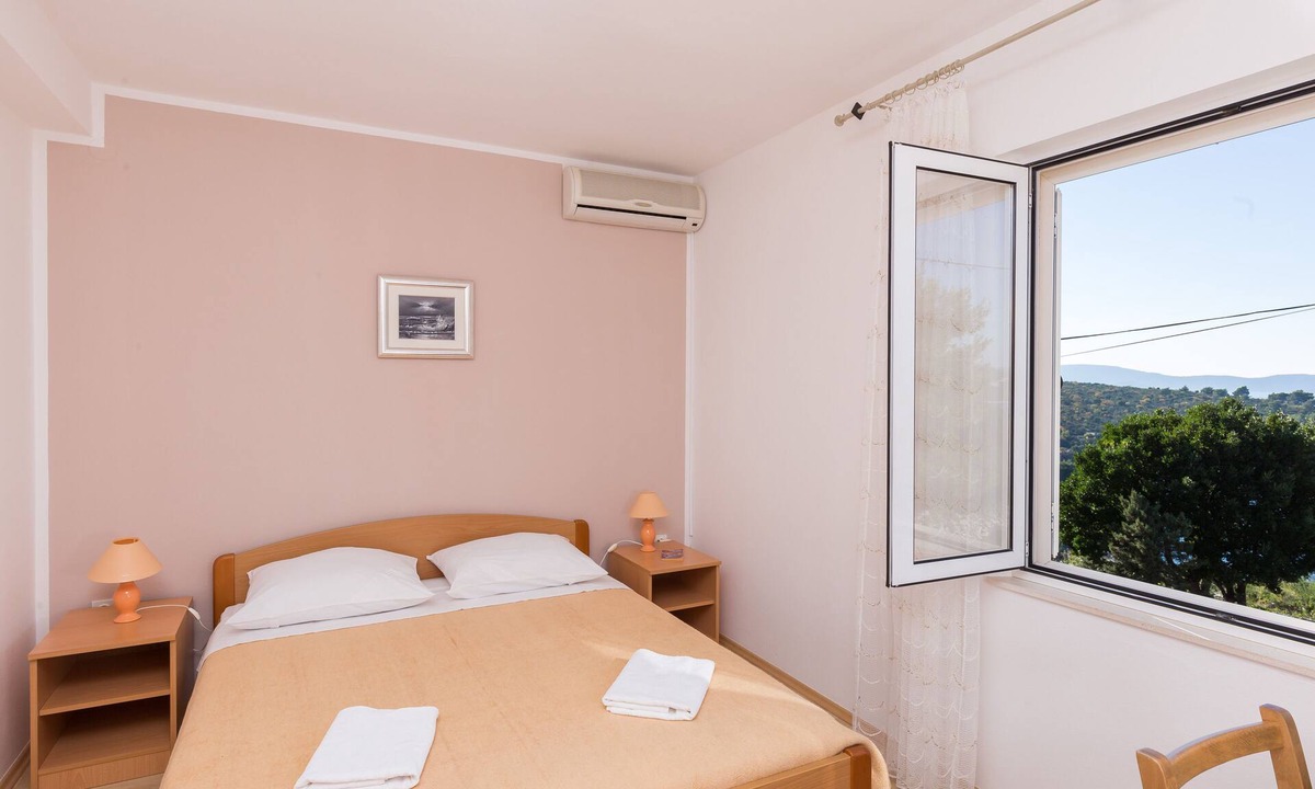 Banici House | Apartment & Rooms Villa Katarina - Double Room with Shared Balcony 3