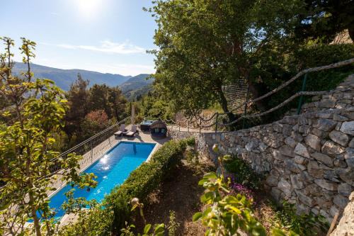 Split Apartment | Apartment Stela with heated private pool and Whirlpool Gornje Sitno