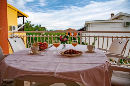 Jadrija Apartment | APARTMENT TONY - 2bdr Beachfront
