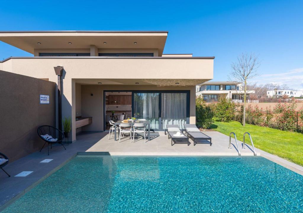 Karigador Apartment | Apartment Villa Querchus Apartment 9 with private Pool by Interhome