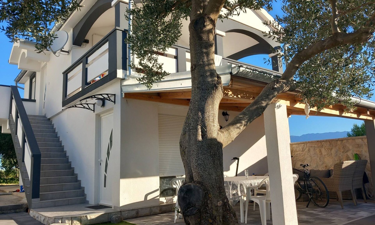 Podgradina Apartment | Apartment With a Pool, Mountainview, Near the Sea!