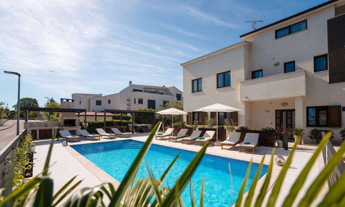 Funtana Apartment | Apartment with pool, 2 persons, 100m from the sea