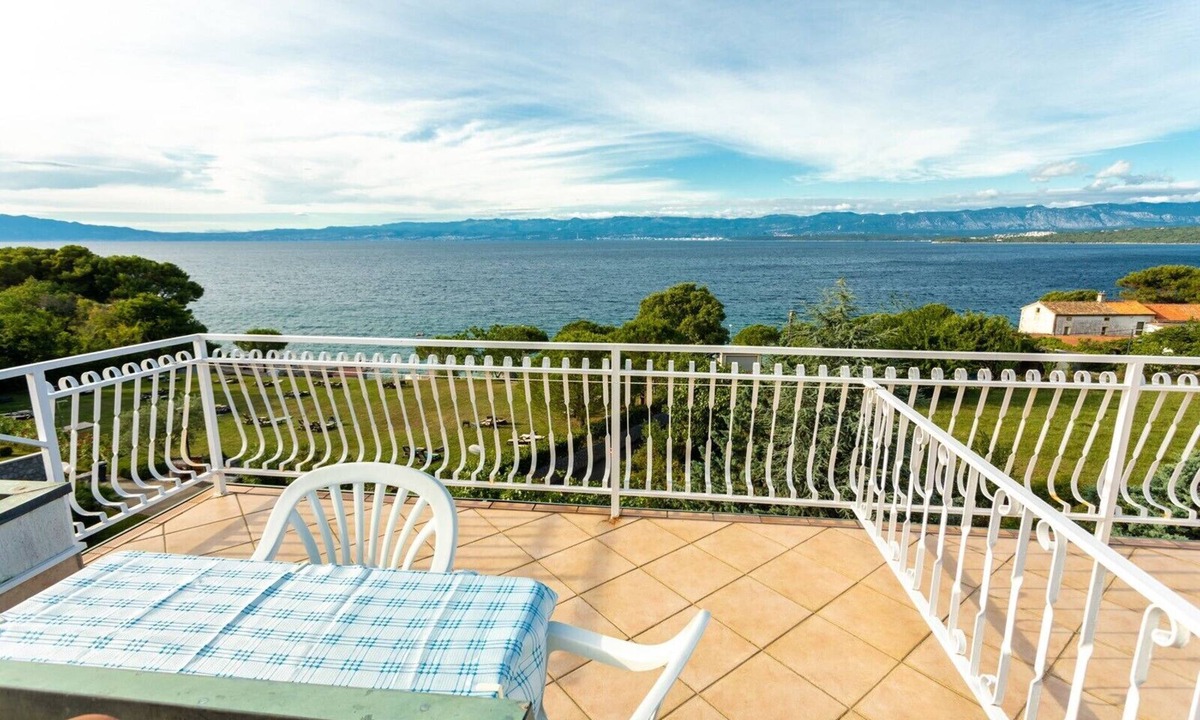 Porat Apartment | Apartment with terace, sea view, WiFi, AC in Porat