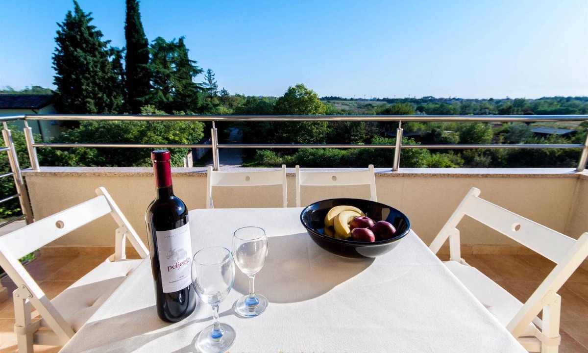 Monterol Apartment | Apartment with terrace