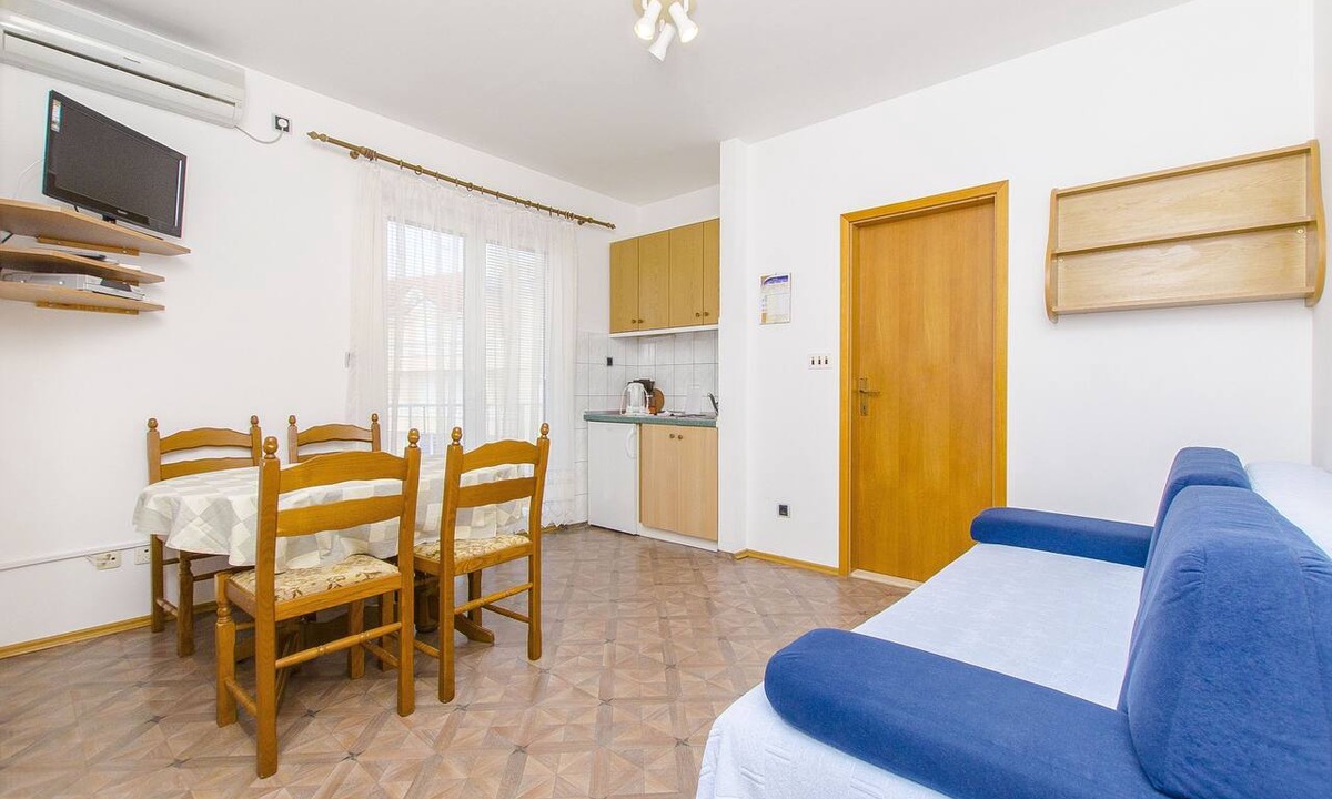 Trogir Apartment | Apartments and Rooms Iva (47621-A11) - Trogir